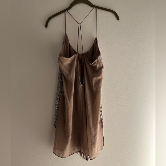 NWT Willow & Clay Asymmetrical Top in Silver/Mauve, size: L - Picture 2 of 5